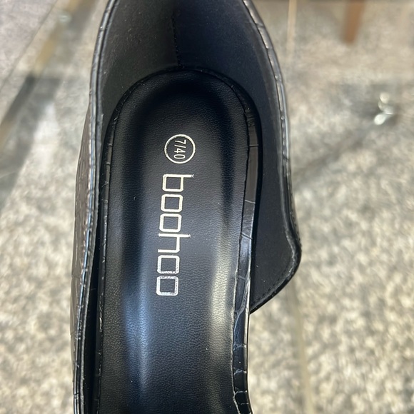 NIB BooHoo Snakeskin Black Wide Fit Cut Out Pump, 7 - Picture 9 of 13